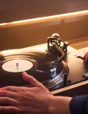 Argon Audio Vestlyd PRO T2 - Gramofon z napędem bezpośrednim i wkładką Ortofon VNL